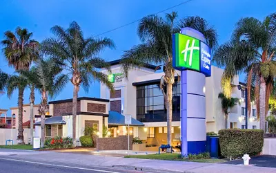 Holiday Inn Express & Suites Costa Mesa, an IHG Hotel