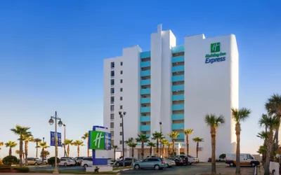 Holiday Inn Express & Suites Oceanfront, an IHG Hotel