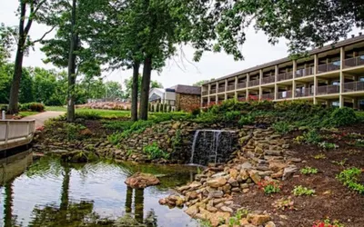 Fourwinds Lakeside Inn & Marina