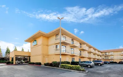 La Quinta Inn & Suites by Wyndham Oakland - Hayward