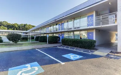 Motel 6 Dumfries, VA