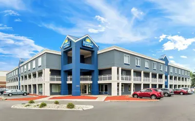 Days Inn & Suites by Wyndham Warren