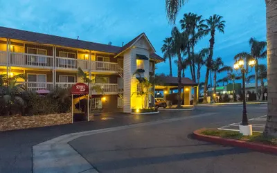 Ramada by Wyndham Costa Mesa/Newport Beach