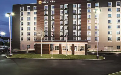 La Quinta Inn & Suites by Wyndham Cincinnati Sharonville