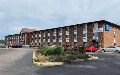 Motel 6 Naperville, IL