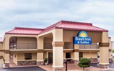 Days Inn & Suites by Wyndham Warner Robins Near Robins AFB