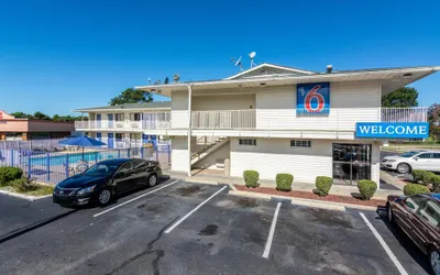 Motel 6 Lumberton, NC