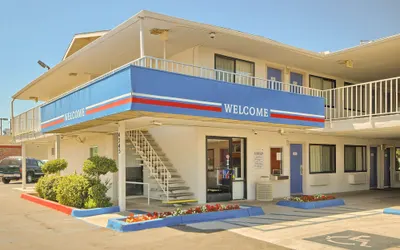 Motel 6 Fresno, CA - Blackstone North