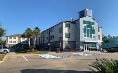 Motel 6 Biloxi, MS - Beach