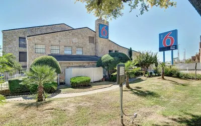 Motel 6 Dallas, TX - Forest Lane