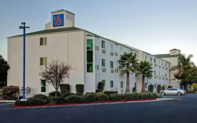 Motel 6 Gilroy, CA