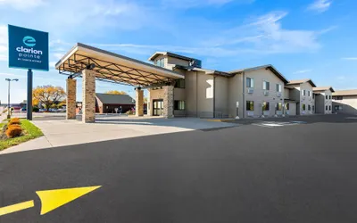 Clarion Pointe Milwaukee Airport