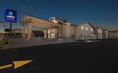 Clarion Pointe Milwaukee Airport