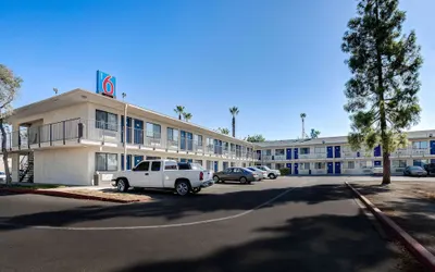 Motel 6 Bakersfield, CA - South