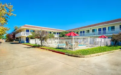 Motel 6 Redding, CA - North