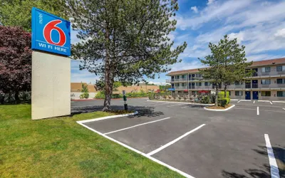 Motel 6 Kirkland, WA - North Kirkland