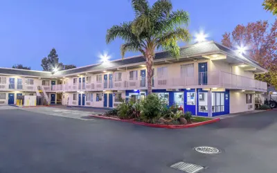 Motel 6 Hayward, CA – Silicon Valley Gateway