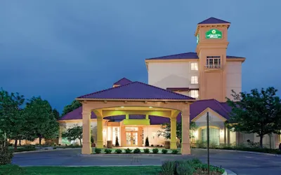 La Quinta Inn & Suites by Wyndham Colorado Springs South AP