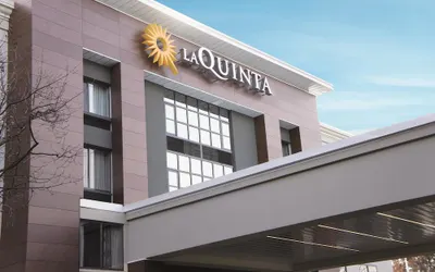 La Quinta Inn & Suites by Wyndham Raleigh Downtown North