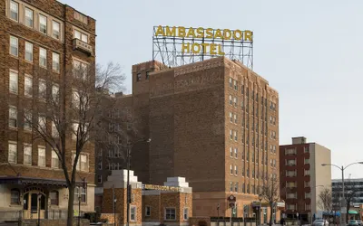 Ambassador Hotel Milwaukee, Trademark Collection by Wyndham