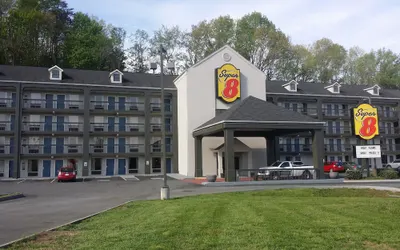 Super 8 by Wyndham Pigeon Forge Dollywood Lane