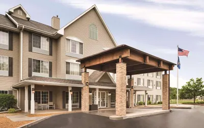 Country Inn & Suites by Radisson, West Bend, WI