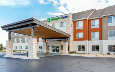 Holiday Inn Express & Suites Chicago West - St Charles, an IHG Hotel