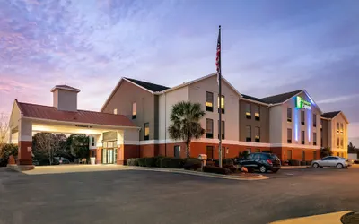 Holiday Inn Express Hotel & Suites Milton East I-10, an IHG Hotel