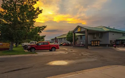 Yellowstone River Inn & Suites