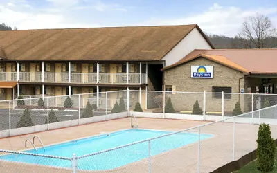 Days Inn by Wyndham Huntington