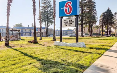 Motel 6 Visalia, CA