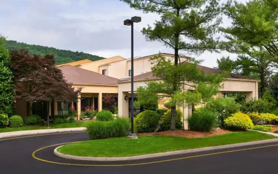 Courtyard by Marriott Mahwah