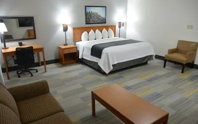 Bearcat Inn and Suites