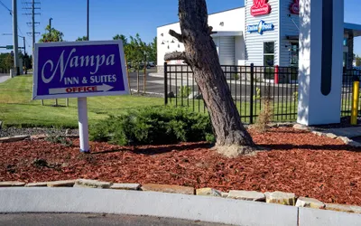 Nampa Inn & Suites