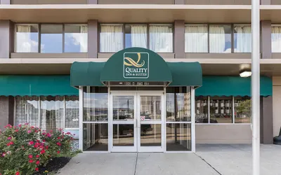 Quality Inn & Suites Cincinnati Downtown