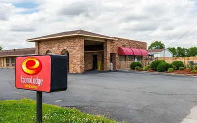 Econo Lodge & Suites