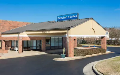 Days Inn & Suites by Wyndham Rocky Mount Golden East