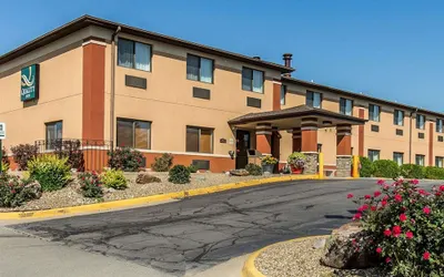 Quality Inn at Collins Road - Cedar Rapids