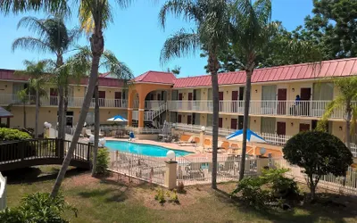 Days Inn & Suites by Wyndham Port Richey