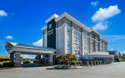 Holiday Inn Express Hampton - Coliseum Central, an IHG Hotel