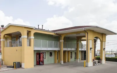 Econo Lodge Inn & Suites San Antonio near Frost Bank Center