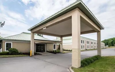 Clarion Inn & Suites - University Area