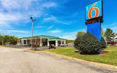 Motel 6 Covington, TN