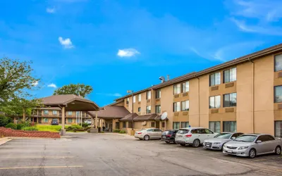 Quality Inn & Suites Lawrence - University Area