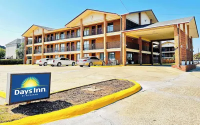 Days Inn & Suites by Wyndham Bossier City