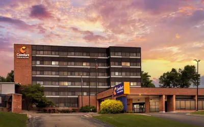 Comfort Inn & Suites Madison - Airport