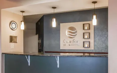 Comfort Inn & Suites Madison - Airport