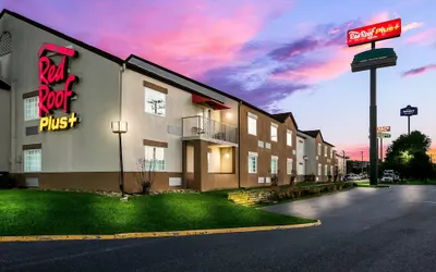 Red Roof Inn PLUS+ & Suites Knoxville West-Cedar Bluff