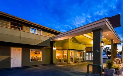 RiverTree Inn & Suites