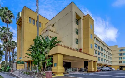 La Quinta Inn & Suites by Wyndham Anaheim